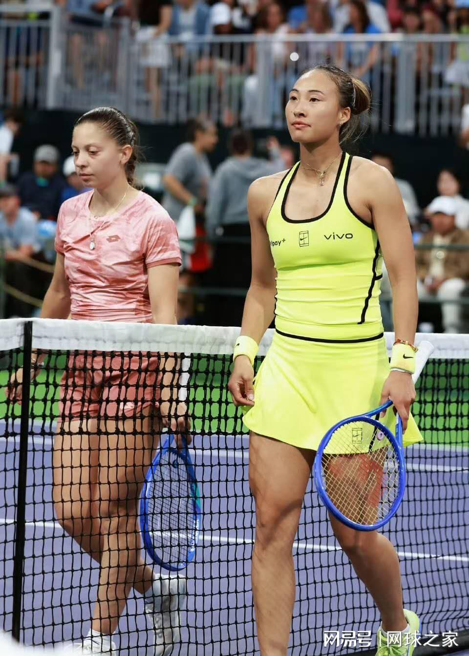 九游会J9平台-郑钦文出局舆论又炸了!网友喊新教练下课,一姐罕见承认处于低谷