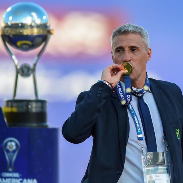 九游会J9官网-踢而优则教 阿根廷国脚巨星退役后喜欢当教练!