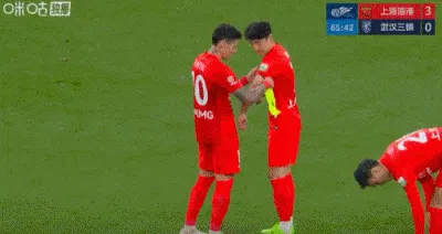 九游会J9集团-武磊、刘若钒上场，替下安佩姆、李新翔